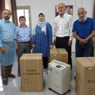 اللجنة الشعبية لخدمات مخيم عين بيت الماء تتسلم اجهزة طبية مقدمة من دائرة شؤون اللاجئين