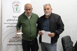 توزيع منحة الطلبة الجامعيين بتمويل من دائرة شؤون اللاجئين